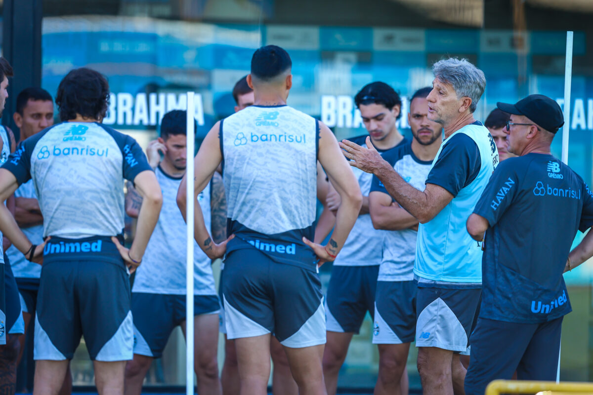 Dodi voltou aos treinos após cerca de 40 dias afastado e ganhou nova oportunidade com Renato no Grêmio antes do confronto com o Remo.