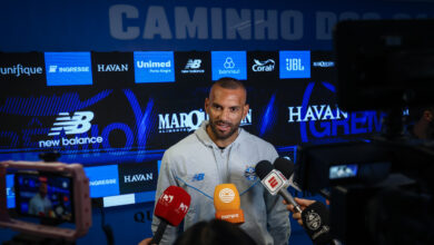 Weverton aponta problema do Grêmio e Wallace faz pedido à torcida antes do Vasco - gremio Weverton admitiu incômodo com as oscilações do Grêmio, enquanto Wallace pediu apoio da torcida para o confronto direto com o Vasco.