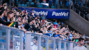 Grêmio pode receber multa de até R$ 100 mil por incidente no Gre-Nal 455