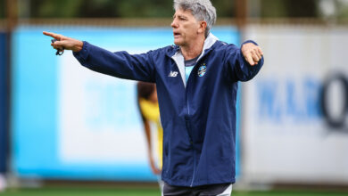 Renato leva 24 jogadores para Belém e novidades chamam atenção no Grêmio; veja os relacionados - grêmio Grêmio viajou com 24 jogadores para enfrentar o Remo. João Borne e Emanuel são novidades na delegação de Renato para Belém.
